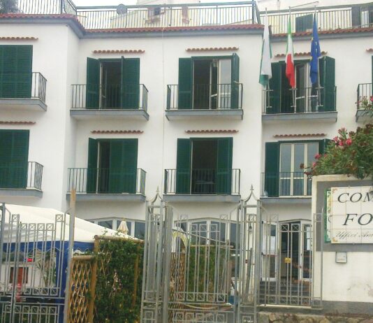 Forio, irregolarità in una struttura ricettiva: il Comune ordina la chiusura