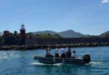 IL SAN CARLO SULL’ACQUA E I FUOCHI PIROMUSICALI: ISCHIA CELEBRA IL SUO PORTO TRA STORIA, MEMORIA E MUSICA