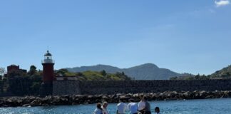 IL SAN CARLO SULL’ACQUA E I FUOCHI PIROMUSICALI: ISCHIA CELEBRA IL SUO PORTO TRA STORIA, MEMORIA E MUSICA
