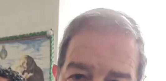 Musumeci a Ischia per presentare il libro: “Delocalizzare è necessario”. Oltre un miliardo per la ricostruzione, ma restano i dubbi sul piano contestato e 1.200 sfollati senza risposte