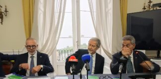 Musumeci a Ischia: “Basta con il principio del dov’era e com’era. La delocalizzazione è necessaria”. Ma dopo dieci anni dal sisma restano oltre 1.200 sfollati