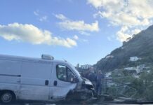 Schianto sulla Sopraelevata , furgone distrugge la ringhiera: accertamenti in corso