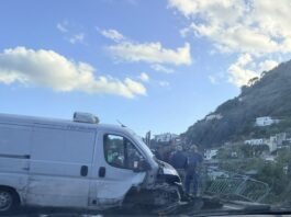 Schianto sulla Sopraelevata , furgone distrugge la ringhiera: accertamenti in corso